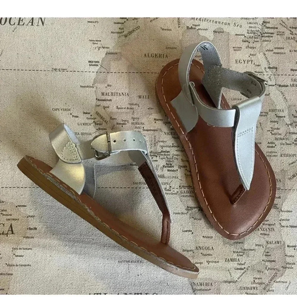 Saltwater T-Strap Sandals Size 10
Silver NWOB - Picture 3 of 5